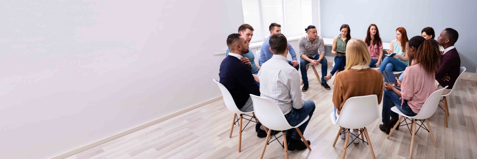 group therapy session discussing how to qualify for and what sober living is